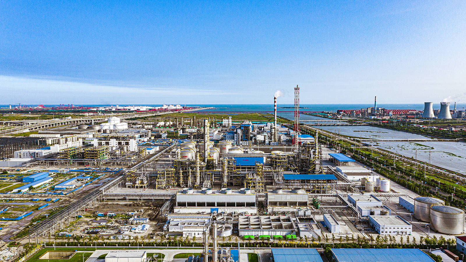 董家口经济区 聚力打造绿色低碳智慧化工园区，催化剂产业驱动高质量发展